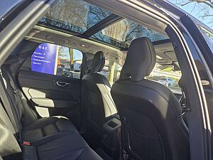Volvo  T6 AWD Recharge Plug-In Hybrid Plus Dark