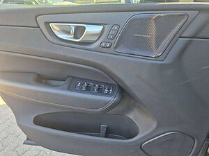Volvo  T6 AWD Recharge Plug-In Hybrid Plus Dark
