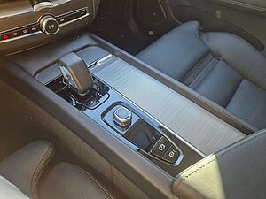 Volvo  T6 AWD Recharge Plug-In Hybrid Plus Dark