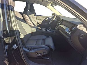 Volvo  T6 AWD Recharge Plug-In Hybrid Plus Dark