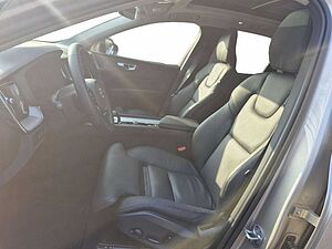 Volvo  T8 AWD Recharge Plug-In Hybrid Ultra Dark