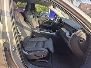 Volvo  T8 AWD Recharge Plug-In Hybrid Ultra Dark