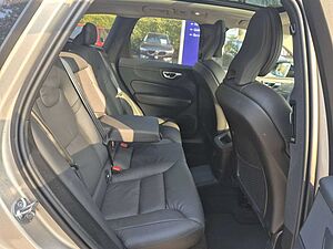 Volvo  T8 AWD Recharge Plug-In Hybrid Ultra Dark