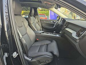 Volvo  T8 AWD Recharge Plug-In Hybrid Ultra Dark