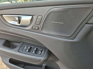 Volvo  T8 AWD Recharge Plug-In Hybrid Ultra Dark