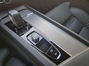 Volvo  T8 AWD Recharge Plug-In Hybrid Ultra Dark