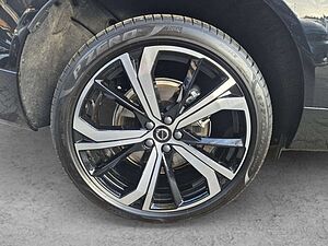 Volvo  T8 AWD Recharge Plug-In Hybrid Ultra Dark