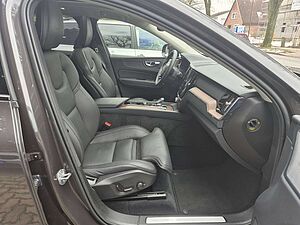 Volvo  T8 AWD Recharge Plug-In Hybrid Ultra Dark