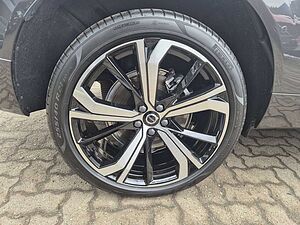 Volvo  T8 AWD Recharge Plug-In Hybrid Ultra Dark