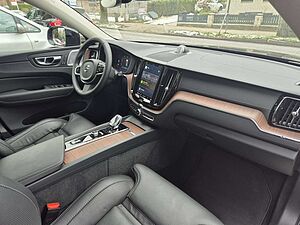 Volvo  T8 AWD Recharge Plug-In Hybrid Ultra Dark