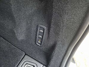 Volvo  T8 AWD Recharge Plug-In Hybrid Ultra Dark