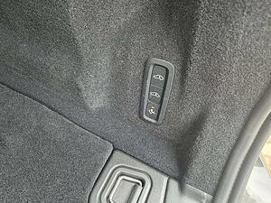 Volvo  T8 AWD Recharge Plug-In Hybrid Ultra Dark