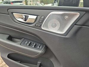 Volvo  T8 AWD Recharge Plug-In Hybrid Ultra Dark