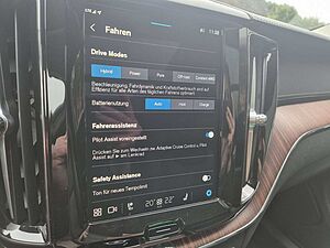 Volvo  T8 AWD Recharge Plug-In Hybrid Ultra Dark