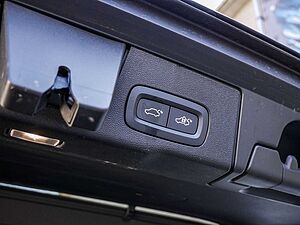 Volvo  T8 Recharge Plus Dark Plug-In Hybrid AWD