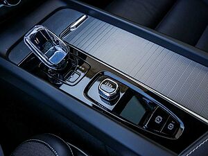 Volvo  T8 Recharge Plus Dark Plug-In Hybrid AWD