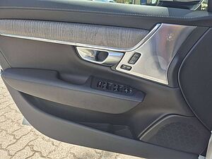 Volvo  T8 Ultimate Dark Recharge Plug-In Hybrid AWD