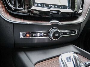 Volvo  T8 Plus Dark Recharge Plug-In Hybrid AWD