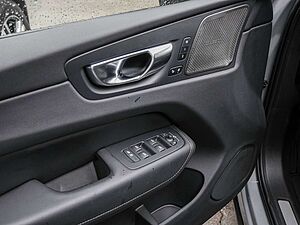 Volvo  T8 Plus Dark Recharge Plug-In Hybrid AWD