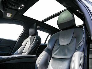 Volvo  T8 Recharge Plug-In Hybrid AWD Plus Dark