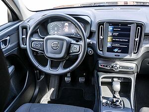 Volvo  T2 Momentum Core 2WD