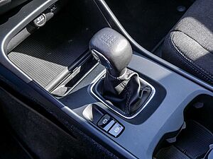 Volvo  T2 Momentum Core 2WD