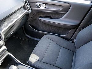 Volvo  T2 Momentum Core 2WD