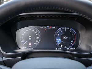 Volvo  T2 Momentum Core 2WD