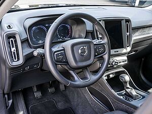 Volvo  T2 Momentum Core 2WD