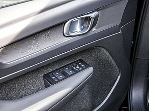 Volvo  T2 Momentum Core 2WD