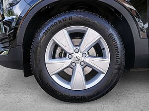 Volvo  T2 Momentum Core 2WD