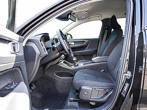 Volvo  T2 Momentum Core 2WD