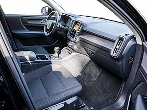 Volvo  T2 Momentum Core 2WD