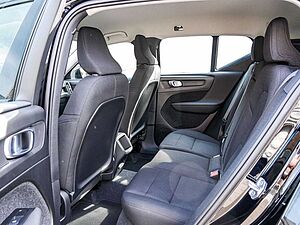 Volvo  T2 Momentum Core 2WD