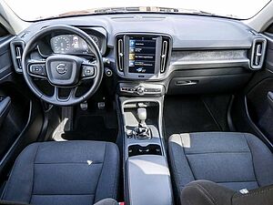 Volvo  T2 Momentum Core 2WD