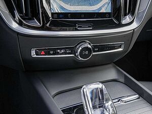 Volvo  B5 Ultimate Dark AWD SHZ H/K HGSD HUD LED