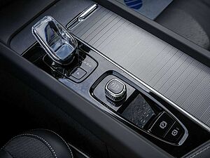 Volvo  B5 Ultimate Dark AWD SHZ H/K HGSD HUD LED