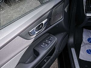 Volvo  B5 Ultimate Dark AWD SHZ H/K HGSD HUD LED