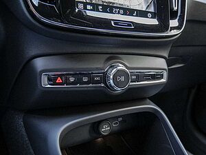 Volvo  B4 Plus Dark H/K HGSD NAVI FACEL. LED