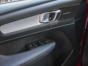 Volvo  B4 Plus Dark H/K HGSD NAVI FACEL. LED