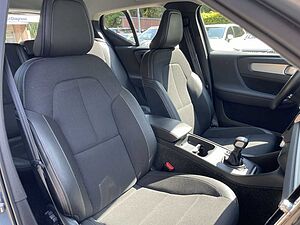 Volvo  T3 Momentum Pro KAMERA | HARMAN/KARDON | WINTER-PA