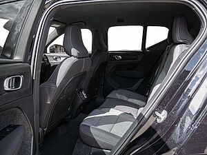Volvo  B4 Momentum Pro 7-Gang DKG | AHK | PARKASSIST. -PAK