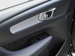 Volvo  T3 Momentum Pro Automatik *Kamera*PDC*Pilot-Assist