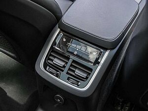 Volvo  T8 Ultimate Dark Recharge Plug-In Hybrid AWD