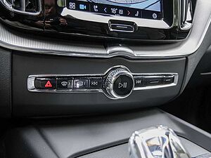Volvo  B4 D Plus Dark 2WD