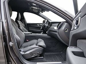 Volvo  B4 D Plus Dark 2WD