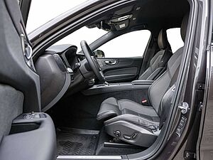 Volvo  B4 D Plus Dark 2WD