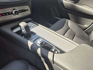 Volvo  T8 Core Recharge Plug-In Hybrid AWD ACC