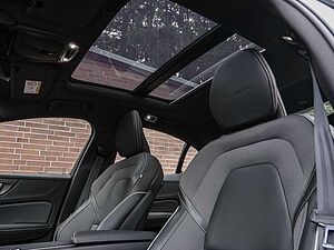 Volvo  T4 Geartronic R-Design HUD LED PANO 360°