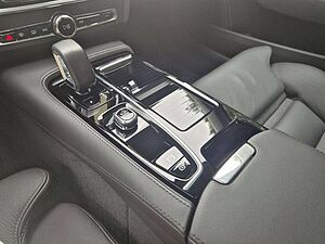Volvo  T8 Ultimate Dark Recharge Plug-In Hybrid AWD